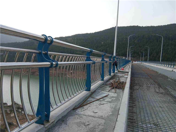 白沙不锈钢桥梁护栏的特点及其在桥梁安全中的重要作用