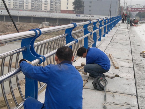 白沙不锈钢桥梁护栏除锈维护的重要性及其方法